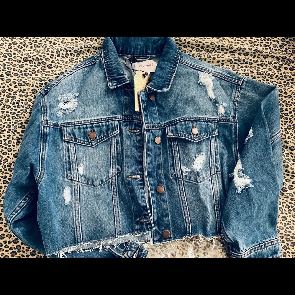- beautiful crop demin jacket🧥✈️